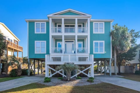 Deja Blue House in Oak Island