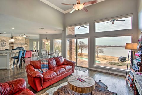 Lakefront Little Elm Home with Private Pool! Casa in Little Elm