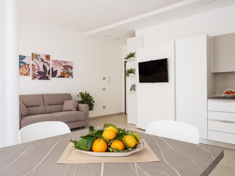 TV and multimedia, Living room, Dining area