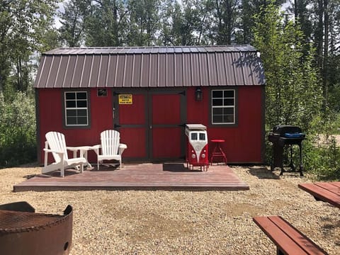 Elevated Experience Camping Inc. Willey West Campeggio /
resort per camper in Yellowhead County