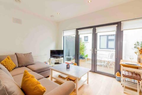 Newly Refurbished Traditional Cottage Blackrock Condo in Dublin