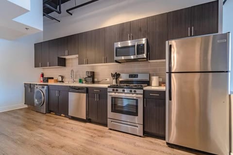 McCormick Place Huge 2b-2b Loft with optional parking that sleeps up to 6 Copropriété in South Loop