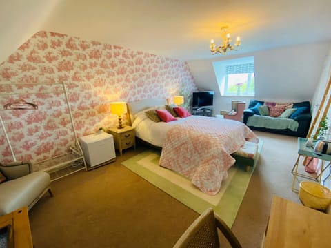 Number 2, Spacious Rooms, Near Ironbridge! Bed and Breakfast in Telford