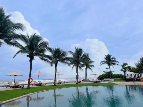 Luxury Beach Resort Apartments & Villas Condominio in Hoa Hai