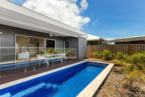 Property building, Patio, Day, Pool view, Swimming pool, Swimming pool