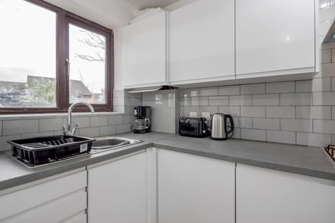 Coffee/tea facilities, Kitchen or kitchenette, dishwasher, minibar, pet friendly, stove, toaster