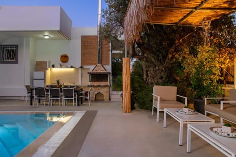 Patio, Dining area, Pool view, Swimming pool