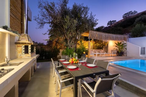 Patio, Dining area, Swimming pool