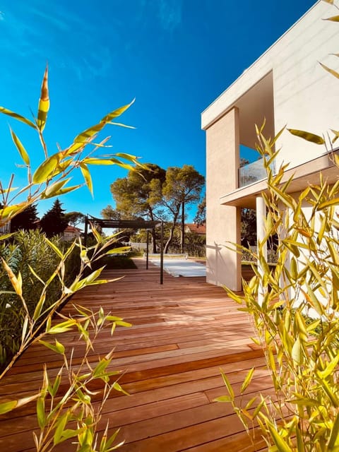 Magnifique Villa contemporaine climatisé piscine Ref Villa Notre Dame Villa in Saint-Raphael