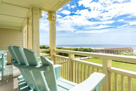 Southern Beauty House in Caswell Beach