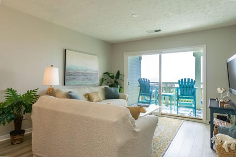 Southern Beauty House in Caswell Beach