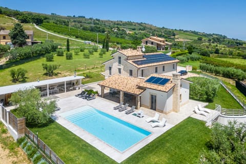 Property building, Bird's eye view, Garden, Garden view, Swimming pool