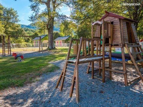 Oh! Campings - Camping Paradis A l'ombre des tilleuls Campground/ 
RV Resort in Lourdes