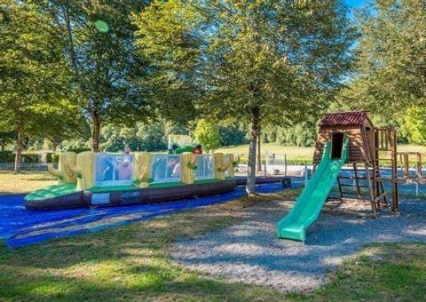 Oh! Campings - Camping Paradis A l'ombre des tilleuls Campground/ 
RV Resort in Lourdes