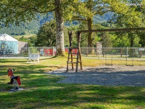 Oh! Campings - Camping Paradis A l'ombre des tilleuls Campground/ 
RV Resort in Lourdes