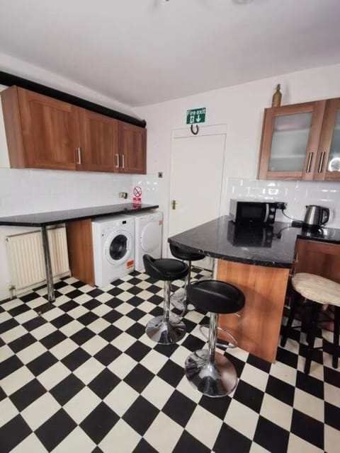 Old Trafford City Centre Events 4 Bedrooms 6 rooms sleeps 3 - 8 House in Stretford