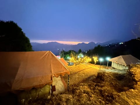 InstaView Kanatal Hotel in Uttarakhand