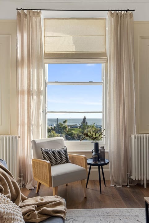 Seating area, Sea view, Sea view