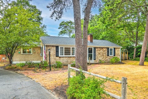 Yarmouth Cottage with Grill and Yard, Walk to Beach House in West Yarmouth