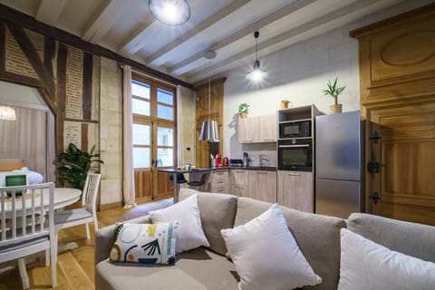 Dining area, kitchen