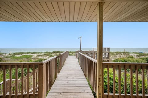 Ocean Breezes - Oak Island Accommodations House in Oak Island