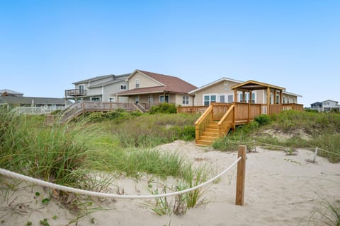 Ocean Breezes - Oak Island Accommodations House in Oak Island