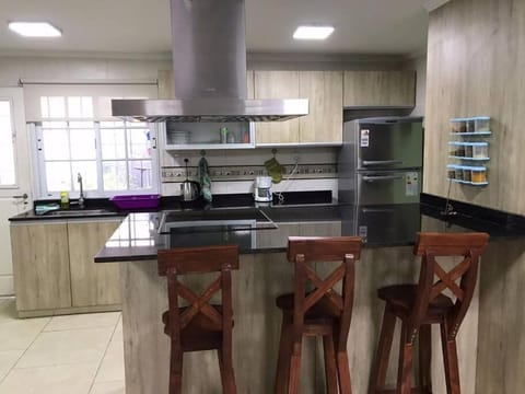 Kitchen or kitchenette, Dining area, pet friendly, stove