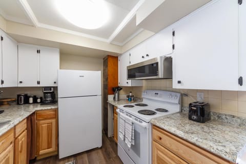 Coffee/tea facilities, Kitchen or kitchenette, minibar, pet friendly, stove, toaster