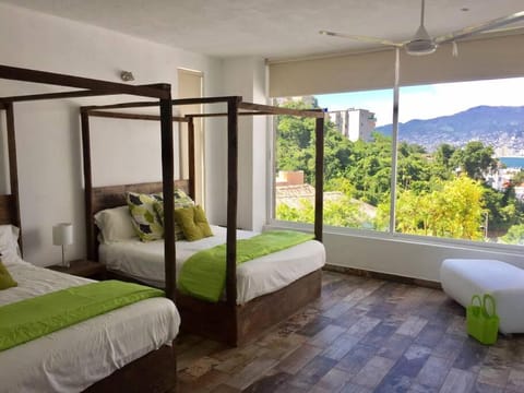 Hermosa casa de lujo privada con 2 albercas privadas y espectacular terraza, la vista mas hermosa de Acapulco Villa in Acapulco
