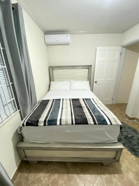 Kelly's Apartments - Rental near Airport, Amenities and Bus Route Vacation rental in Christ Church