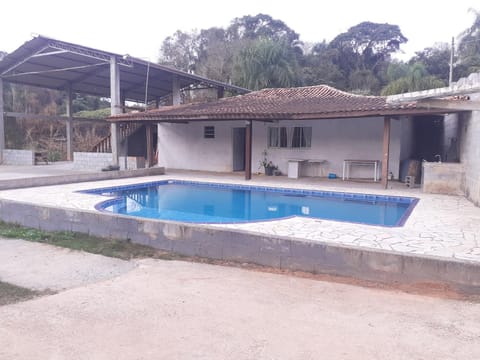 Sítio Araújo House in Cotia