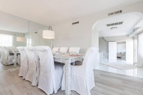 Interior Designer’s Abode - Minutes toManhattan Condominio in Weehawken