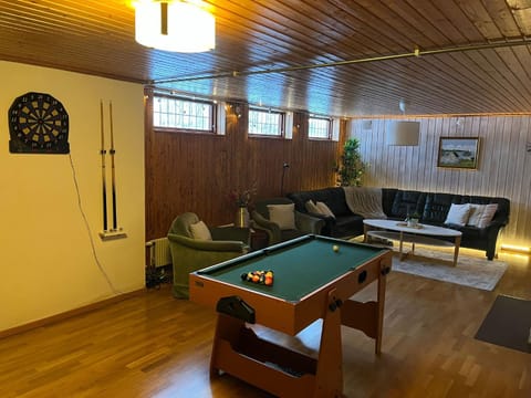 Communal lounge/ TV room, Billiard, Billiard, Darts, Game Room, Game Room, Living room, Seating area, Evening entertainment