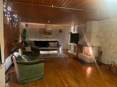 Communal lounge/ TV room, Communal lounge/ TV room, Game Room, TV and multimedia, Living room, Seating area, Evening entertainment