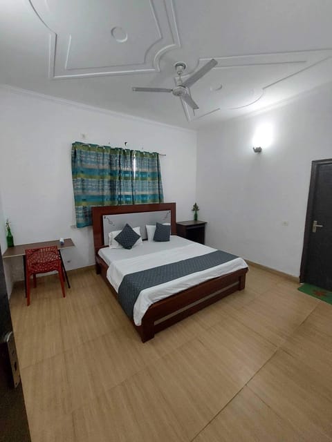 OYO Naveen Residancy Hotel in Gurugram