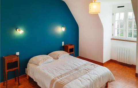 4 Bedroom Stunning Home In Plougasnou House in Plougasnou