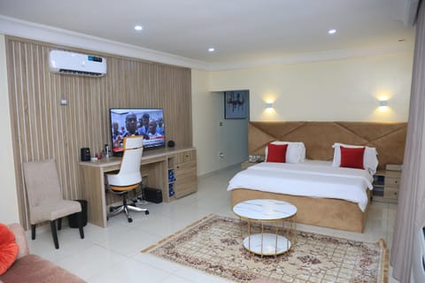 TV and multimedia, Photo of the whole room, Seating area, Bedroom, air conditioner