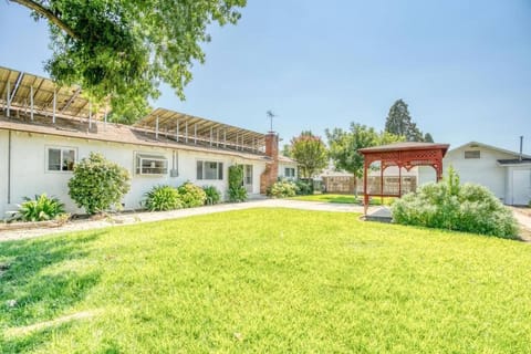 Property building, Day, Garden