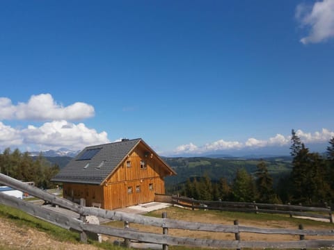 Almhütte mit Wellnessbereich und Terrasse House in Carinthia, Austria