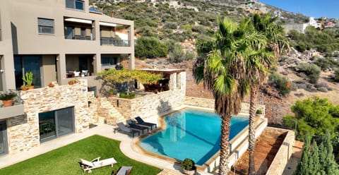 Property building, Patio, Day, Garden, Garden view, Pool view, Swimming pool, sunbed