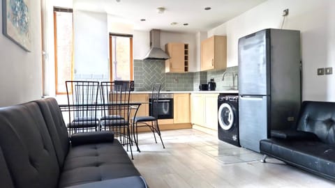 Central Spacious Apartment in Salford