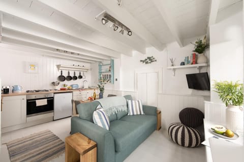 TV and multimedia, Kitchen or kitchenette, Living room, Dining area