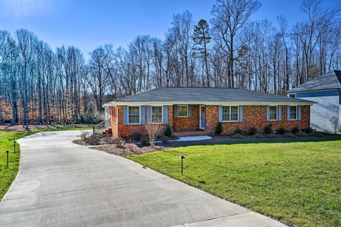 Ranch-Style Home 7 Mi to Downtown Greensboro! House in Greensboro