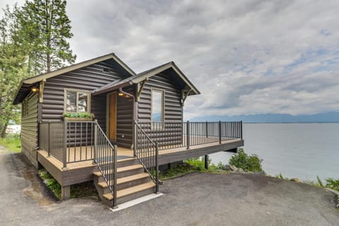 Cozy Flathead Lake Cabin with Picturesque View Condo in Lakeside