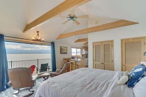 Cozy Flathead Lake Cabin with Picturesque View Condo in Lakeside