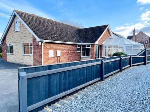 5-Bedroom Cottage in Healing, Grimsby Villa in West Lindsey District