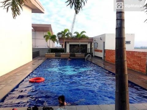 Morgan Suite BGC shortwalk1 Venice Mall free pool Condo in Makati