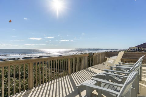 Sandy Toes and Salty Kisses House in Oak Island