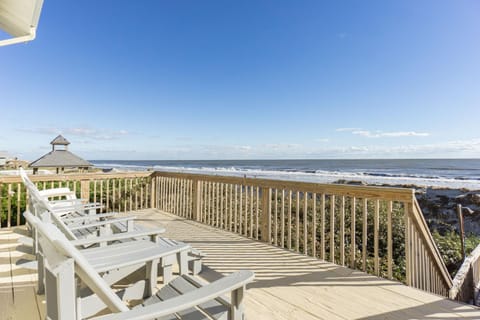 Sandy Toes and Salty Kisses House in Oak Island