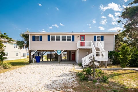 Sea And Sound House in Oak Island